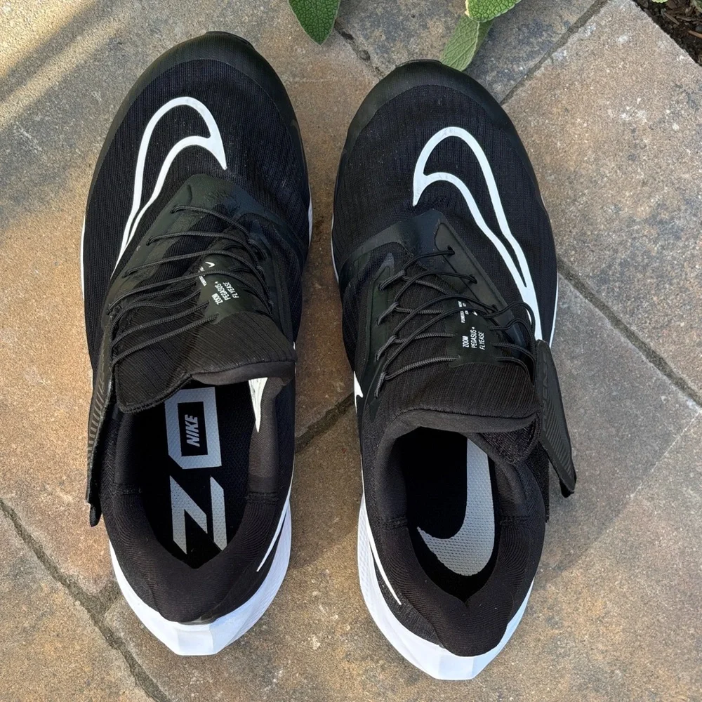 Nike Zoom‎ Pegasus FlyEase Black and White Athletic Shoes 13. Like new